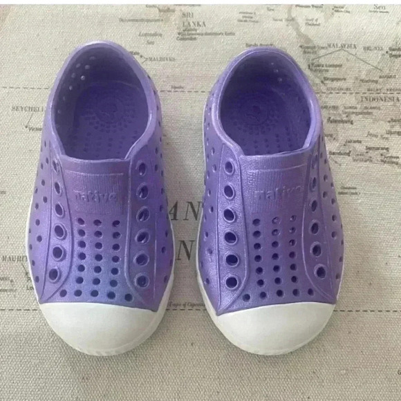 Native Iridescent Purple Native
Size C5 - Picture 2 of 7